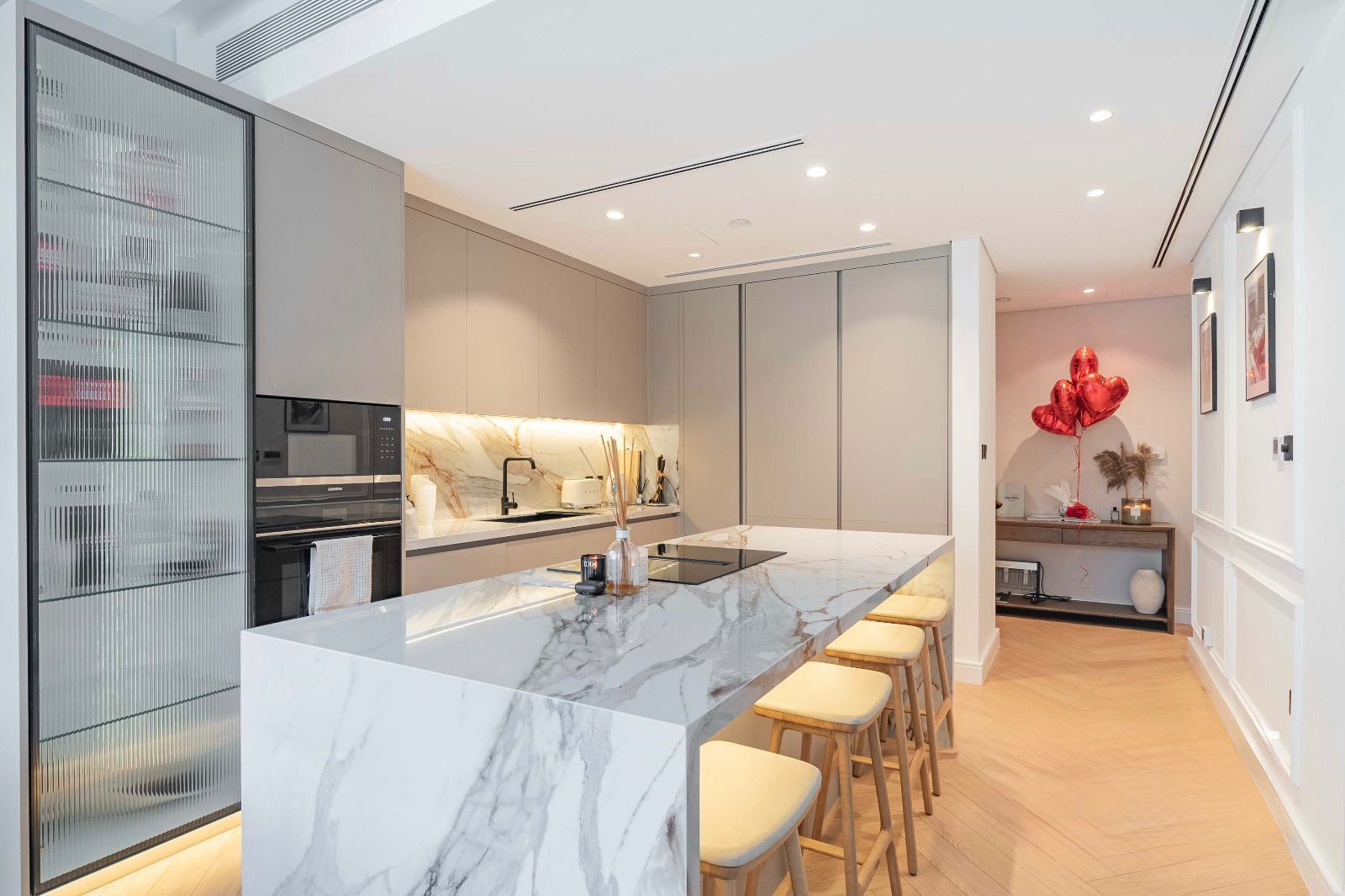 Kitchen alt angle, fluted glass pantry detail